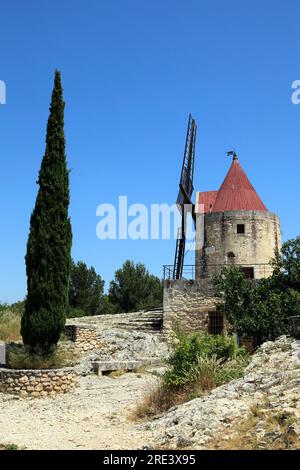 Moulin à vent de Daudet situé à Fontvieille dans les Alpilles. Provence, France Banque D'Images