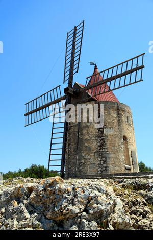 Moulin à vent de Daudet situé à Fontvieille dans les Alpilles. Provence, France Banque D'Images