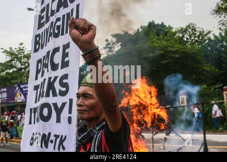 Quezon City, Rizal, Philippines. 24 juillet 2023. Les manifestants se concentrent sur les violations des droits humains du gouvernement, les droits souverains sur la mer des Philippines occidentales, le chômage, l'augmentation des salaires et d'autres problèmes sociaux auxquels le pays est encore confronté. (Image de crédit : © Ryan Eduard Benaid/ZUMA Press Wire) USAGE ÉDITORIAL SEULEMENT! Non destiné à UN USAGE commercial ! Banque D'Images