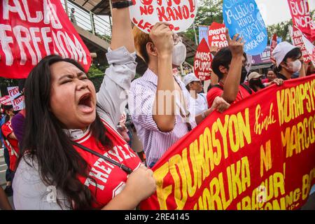 Quezon City, Rizal, Philippines. 24 juillet 2023. Les manifestants se concentrent sur les violations des droits humains du gouvernement, les droits souverains sur la mer des Philippines occidentales, le chômage, l'augmentation des salaires et d'autres problèmes sociaux auxquels le pays est encore confronté. (Image de crédit : © Ryan Eduard Benaid/ZUMA Press Wire) USAGE ÉDITORIAL SEULEMENT! Non destiné à UN USAGE commercial ! Banque D'Images