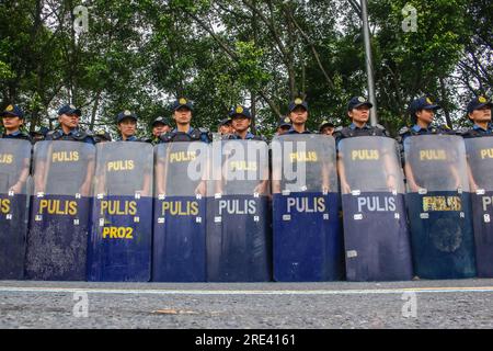 Quezon City, Rizal, Philippines. 24 juillet 2023. Les manifestants se concentrent sur les violations des droits humains du gouvernement, les droits souverains sur la mer des Philippines occidentales, le chômage, l'augmentation des salaires et d'autres problèmes sociaux auxquels le pays est encore confronté. (Image de crédit : © Ryan Eduard Benaid/ZUMA Press Wire) USAGE ÉDITORIAL SEULEMENT! Non destiné à UN USAGE commercial ! Banque D'Images