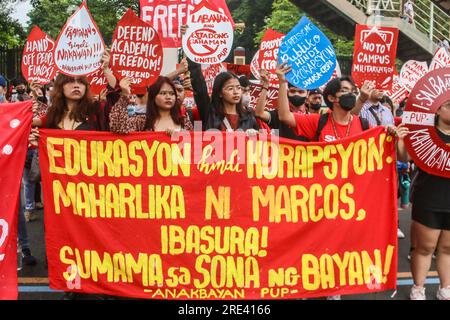 Quezon City, Rizal, Philippines. 24 juillet 2023. Les manifestants se concentrent sur les violations des droits humains du gouvernement, les droits souverains sur la mer des Philippines occidentales, le chômage, l'augmentation des salaires et d'autres problèmes sociaux auxquels le pays est encore confronté. (Image de crédit : © Ryan Eduard Benaid/ZUMA Press Wire) USAGE ÉDITORIAL SEULEMENT! Non destiné à UN USAGE commercial ! Banque D'Images