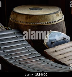 Images d'instruments de musique d'Asie du Sud-est avec un fond noir Banque D'Images