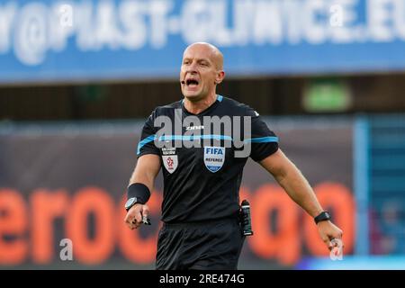 Gliwice, Pologne. 22 juillet 2023. Arbitre polonais Szymon Marciniak vu lors du match de football polonais PKO Ekstraklasa League 2023/2024 entre Piast Gliwice et Lech Poznan au stade Muncipal de Gliwice. Score final ; Piast Gliwice 1:2 Lech Poznan. (Photo Grzegorz Wajda/SOPA Images/Sipa USA) crédit : SIPA USA/Alamy Live News Banque D'Images