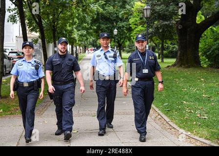 Zagreb, Croatie. 25 juillet 2023. Des policiers dans le cadre du projet « destination touristique sûre en 2023 » patrouillent la ville et sont escortés par des équipes de police croato-coréennes et croates-chinoises, à Zagreb, Croatie, le 25 juillet 2023. Photo : Josip Regovic/PIXSELL crédit : Pixsell/Alamy Live News Banque D'Images