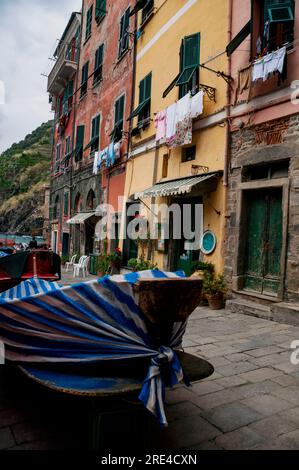 Piazza Guglielmo Marconi dans le village de pêcheurs italien de Vernazza, Cinque Terre, Italie. Banque D'Images