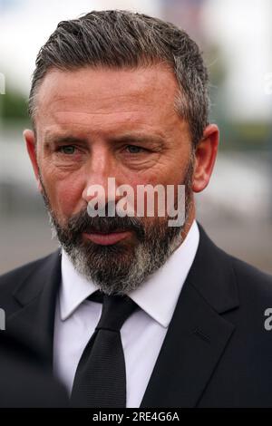 Derek McInnes arrive pour célébrer la vie de l'ancien entraîneur écossais Craig Brown à l'hippodrome d'Ayr, après ses funérailles. Brown, entraîneur de l’Écosse de 1993 à 2001 et dernier homme à mener l’Écosse en finale de coupe du monde, est décédé le mois dernier à l’âge de 82 ans. Date de la photo : mardi 25 juillet 2023. Banque D'Images