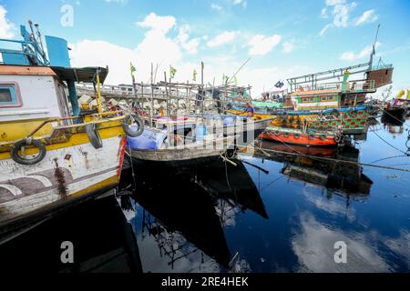 25 Jul 2023, Bangladesh toutes les eaux usées de la ville vont dans la mer par des canaux. Elle pollue le milieu marin. La photo a été prise depuis AKM Banque D'Images