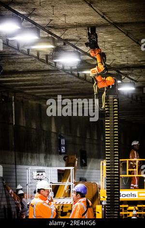 Roermond, pays-Bas. 25 juillet 2023. 25 juillet 2023. ROERMOND - travaux de maintenance sur le tunnel Roer (A73). Pendant la période estivale, les installations techniques, l'asphalte et les joints de tunnels seront remplacés. ANP ROB ENGELAAR pays-bas Out - belgique Out Credit : ANP/Alamy Live News Credit : ANP/Alamy Live News Banque D'Images