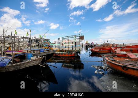 25 Jul 2023, Bangladesh toutes les eaux usées de la ville vont dans la mer par des canaux. Elle pollue le milieu marin. La photo a été prise depuis AKM Banque D'Images