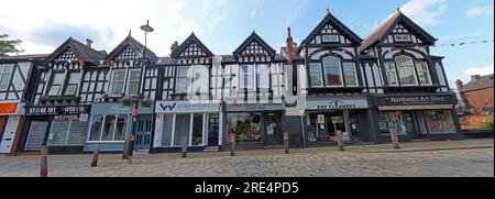 Terrasse de magasins à pans de bois au 99-109, Witton Street, Northwich, Cheshire, Angleterre, ROYAUME-UNI, CW9 5DR Banque D'Images