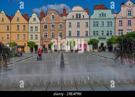 Boleslawiec Bunzlau vieux marché dans la journée ensoleillée d'été Basse-Silésie Pologne Banque D'Images