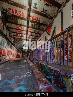 Le tunnel Banksy, zone de graffiti autorisée (The Leake St. Tunnel ou Leake Street Arches) juridique Graffiti lieu sous la gare de Waterloo. Banque D'Images