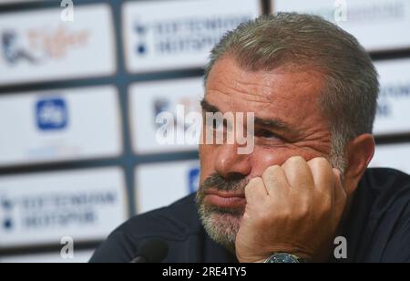 Singapour, Singapore Festival of football qui se tient au stade national de Singapour. 25 juillet 2023. Ange Postecoglou, Manager de Tottenham Hotspur, assiste à la conférence de presse du Festival de football de Singapour qui se tient au Stade National de Singapour, le 25 juillet 2023. Crédit : puis Chih Wey/Xinhua/Alamy Live News Banque D'Images