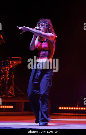 Florence, Italie. 24 juillet 2023. Madame, pseudonyme de Francesca Calearo, est une auteure-compositrice et rappeuse italienne, en concert à Florence Credit : Independent photo Agency/Alamy Live News Banque D'Images
