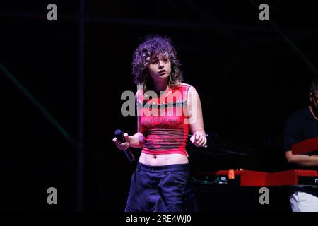 Florence, Italie. 24 juillet 2023. Madame, pseudonyme de Francesca Calearo, est une auteure-compositrice et rappeuse italienne, en concert à Florence Credit : Independent photo Agency/Alamy Live News Banque D'Images
