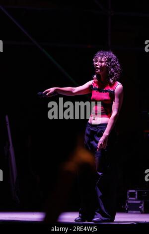 Florence, Italie. 24 juillet 2023. Madame, pseudonyme de Francesca Calearo, est une auteure-compositrice et rappeuse italienne, en concert à Florence Credit : Independent photo Agency/Alamy Live News Banque D'Images