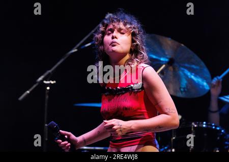 Florence, Italie. 24 juillet 2023. Madame, pseudonyme de Francesca Calearo, est une auteure-compositrice et rappeuse italienne, en concert à Florence Credit : Independent photo Agency/Alamy Live News Banque D'Images