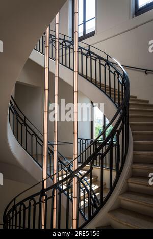 Escalier à double hélice, seul vestige restant de l'ancienne Bourse du maïs du 18e siècle, Bourse de Commerce - Pinault Collection, un exhi Banque D'Images