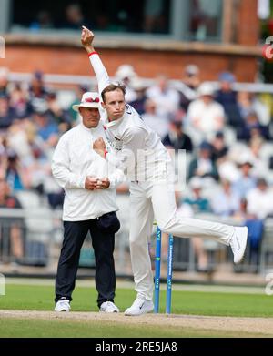 25 juillet 2023 ; Old Trafford, Manchester, Angleterre : Division 1 County Championship Cricket, Lancashire versus Northamptonshire Day 1 ; Tom Hartley du Lancashire bowling Banque D'Images