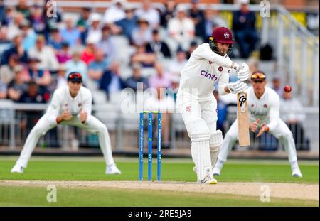 25 juillet 2023 ; Old Trafford, Manchester, Angleterre : Division 1 County Championship Cricket, Lancashire contre Northamptonshire Day 1 ; Luke Procter du Northamptonshire joue une livraison élevée Banque D'Images