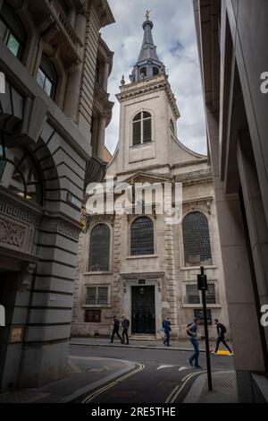 Londres, Royaume-Uni : l'église Saint-Edmund-le-Roi. Cette église historique se trouve sur Lombard Street dans la City de Londres. Vu de Clements Lane. Banque D'Images