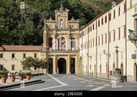 Le sanctuaire catholique de San Francesco di Paola, célèbre destination de pèlerinage dans la région de Calabre en Italie Banque D'Images