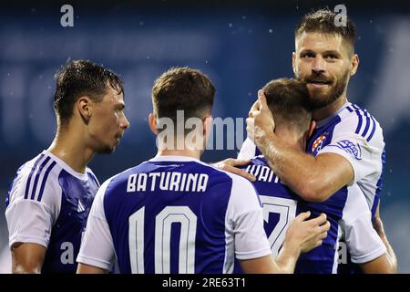 Zagreb, Croatie. 25 juillet 2023. Les joueurs du GNK Dinamo Zagreb célèbrent lors du match de première étape du deuxième tour de qualification de l'UEFA Champions League entre le GNK Dinamo Zagreb et Astana au Maksimir Stadium le 25 juillet 2023 à Zagreb, Croatie. Photo : Marko Prpic/Pixsell crédit : Pixsell/Alamy Live News Banque D'Images