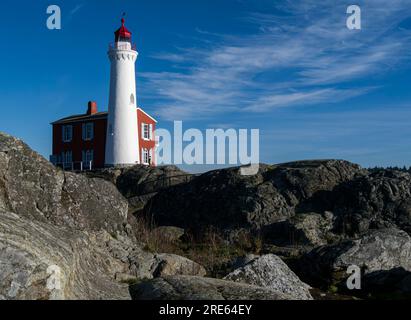 Lieu historique national du phare de Fisgard à l’embouchure du port d’Esquimalt à Colwood, Colombie-Britannique, Canada. Banque D'Images