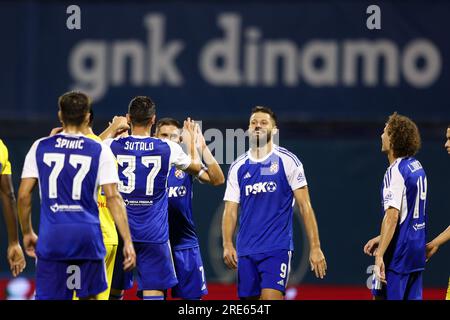 Zagreb, Croatie. 25 juillet 2023. Les joueurs du GNK Dinamo Zagreb célèbrent lors du match de première étape du deuxième tour de qualification de l'UEFA Champions League entre le GNK Dinamo Zagreb et Astana au Maksimir Stadium le 25 juillet 2023 à Zagreb, Croatie. Photo : Goran Stanzl/Pixsell crédit : Pixsell/Alamy Live News Banque D'Images