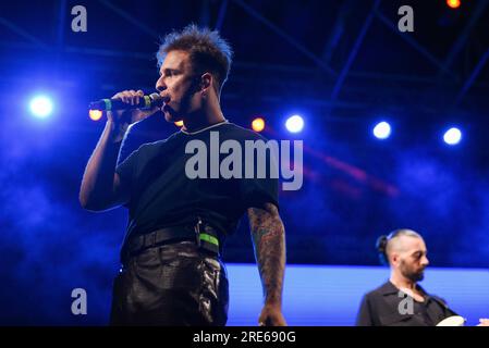 Piazza Lumiere, Giffoni Valle Piana (sa), Italie, 23 juillet 2023, Follya / Alessio Bernabei pendant Follya - tournée estivale 2023 - concert de musique Banque D'Images