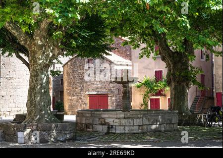 La Commanderie de Sainte-Eulalie-de-Cernon était le plus important village des chevaliers Templiers sur le plateau du Larzac en France Banque D'Images