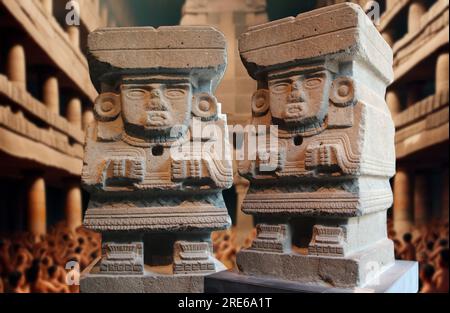 Statue de Chalchiuhtlicue (Déesse de l'eau) du front de la Pyramide de la Lune, trouvée dans la célèbre ville précolombienne de Teotihuacan Banque D'Images