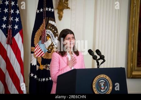 Richele Keas, de l'Alliance nationale sur la maladie mentale, présente des remarques sur l'élargissement de l'accès aux soins de santé mentale dans la salle est de la Maison Blanche à Washington, DC, mardi 25 juillet 2023. Crédit : Rod Lamkey/CNP Banque D'Images