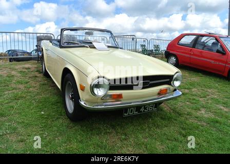 Une voiture classique Triumph TR6 P1 Sports de 1972 garée à l'exposition de voitures classiques English Riviera, Paignton, Devon, Angleterre, Royaume-Uni. Banque D'Images