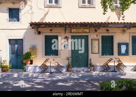 19 août 2020 - Corfou, Grèce - café traditionnel dans le village de Lakones, Corfou, Grèce Banque D'Images