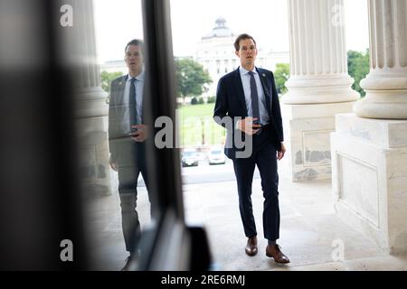 Washington, États-Unis. 25 juillet 2023. Le représentant Jake Auchincloss (D-ma) entre aux États-Unis Capitol, à Washington, DC, le mardi 25 juillet, 2023. (Graeme Sloan/Sipa USA) crédit : SIPA USA/Alamy Live News Banque D'Images