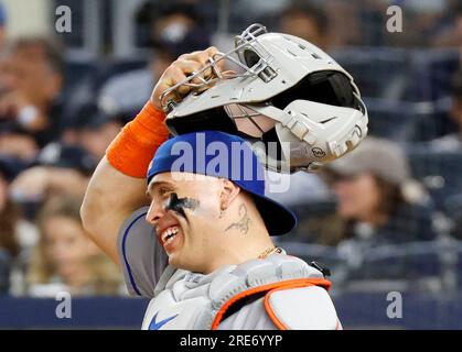 Bronx, États-Unis. 25 juillet 2023. New York mets Francisco Alvarez sourit avant le départ de la 6e manche contre les Yankees de New York au Yankee Stadium le mardi 25 juillet 2023 à New York. Photo de John Angelillo/UPI crédit : UPI/Alamy Live News Banque D'Images