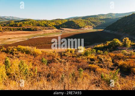 Couleurs d'automne vibrantes dans la campagne bulgare près de la ville de Logodazh Banque D'Images