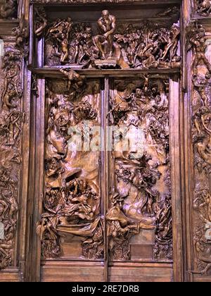 Mexico, Mexique - juillet 19 2023 : la porte de l'Enfer, sculpture monumentale créée par Auguste Rodin au Musée Soumaya Banque D'Images