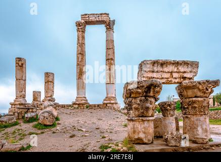 Les ruines du temple d'Hercule. Ce temple est la structure romaine la plus importante de la Citadelle d'Amman. Banque D'Images