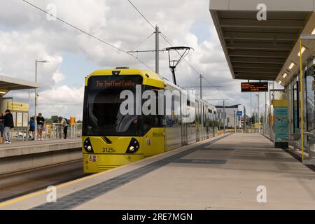 Arrêt Manchester Metrolink au centre commercial Barton Dock Road Trafford Centre. Manchester UK Banque D'Images
