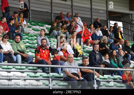 La Louvière, Belgique. 24 juillet 2023. Les supporters belges photographiés lors d'un match de football féminin entre les équipes nationales féminines de moins de 19 ans d'Autriche et de Belgique lors du Tournoi final de L'UEFA féminin des moins de 19 ans, le troisième jour de match dans le groupe A, le mardi 24 juillet 2023 à la Louvière, Belgique . Crédit : Sportpix/Alamy Live News Banque D'Images