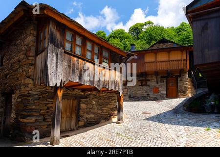 Village médiéval isolé et bien préservé de Peñalba de Santiago Valle del Silencio. Ponferrada, El Bierzo, Léon, Castilla y Leon. Espagne. Banque D'Images