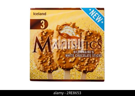 Boîte de nouvelles Iceland Majestics Billionaires White Chocolate Sticks glaces isolées sur fond blanc Banque D'Images