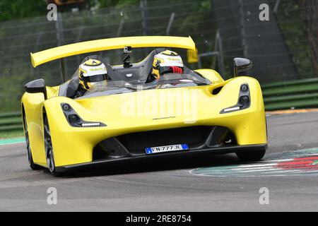 6 mai 2018 : course inconnue avec Dallara Stradale lors de la Journée historique Minardi 2018 dans le circuit d'Imola en Italie. Banque D'Images