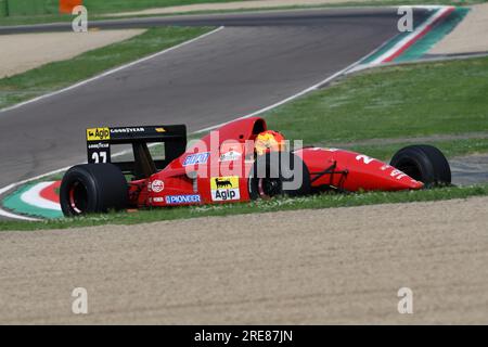 6 mai 2018 : course inconnue avec l'historique Ferrari F1 1992 modèle de voiture F92A ex Jean Alesi / Ivan Capelli lors de la Journée historique Minardi 2018 dans le circuit d'Imola Banque D'Images