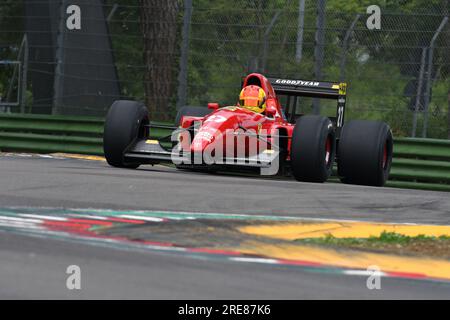 6 mai 2018 : course inconnue avec l'historique Ferrari F1 1992 modèle de voiture F92A ex Jean Alesi / Ivan Capelli lors de la Journée historique Minardi 2018 dans le circuit d'Imola Banque D'Images