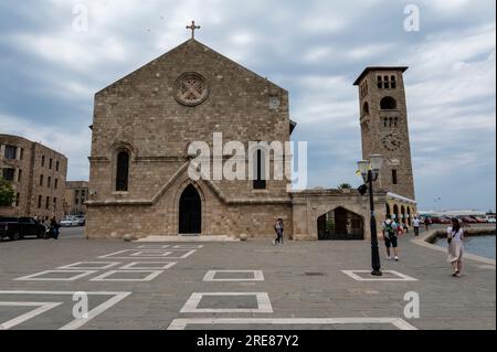 Église d'Evangalismos dans la vieille ville de Rhodes Banque D'Images