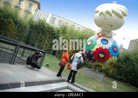 Turin, Italie - novembre 2005 : installation de Takashi Murakami au GAM, la Galerie d'Art moderne de Turin. Triennal de l'art. Banque D'Images